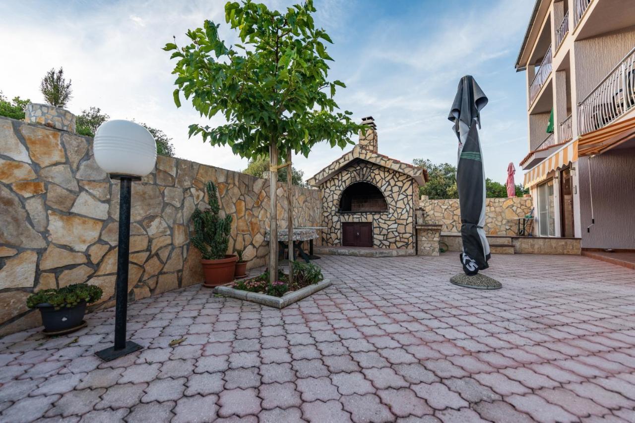 Apartments Karen Vinišće Zewnętrze zdjęcie