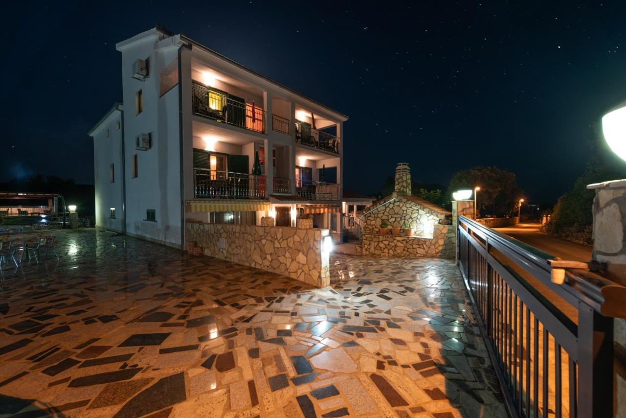 Apartments Karen Vinišće Zewnętrze zdjęcie