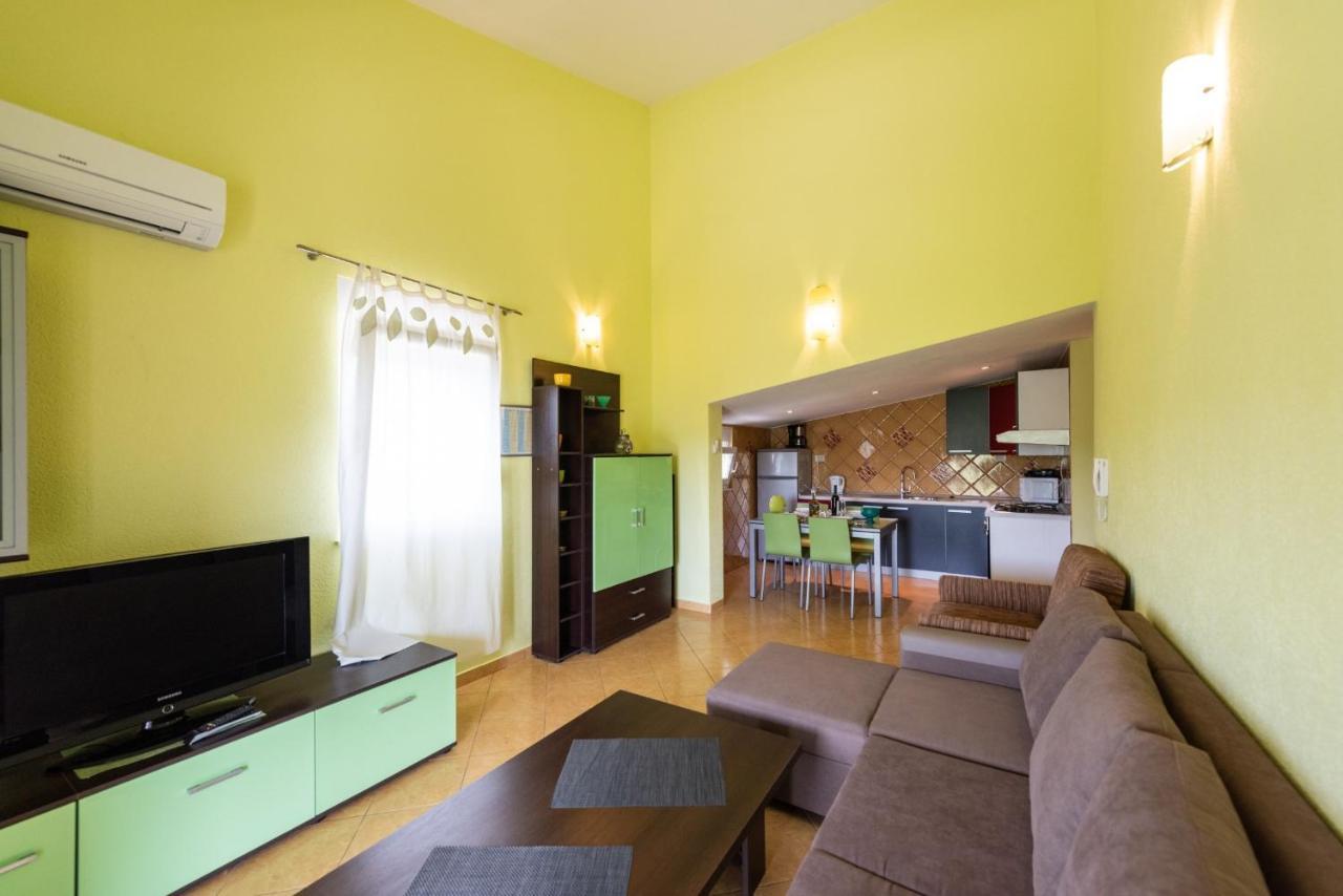 Apartments Karen Vinišće Zewnętrze zdjęcie