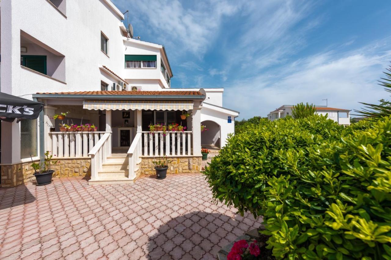Apartments Karen Vinišće Zewnętrze zdjęcie