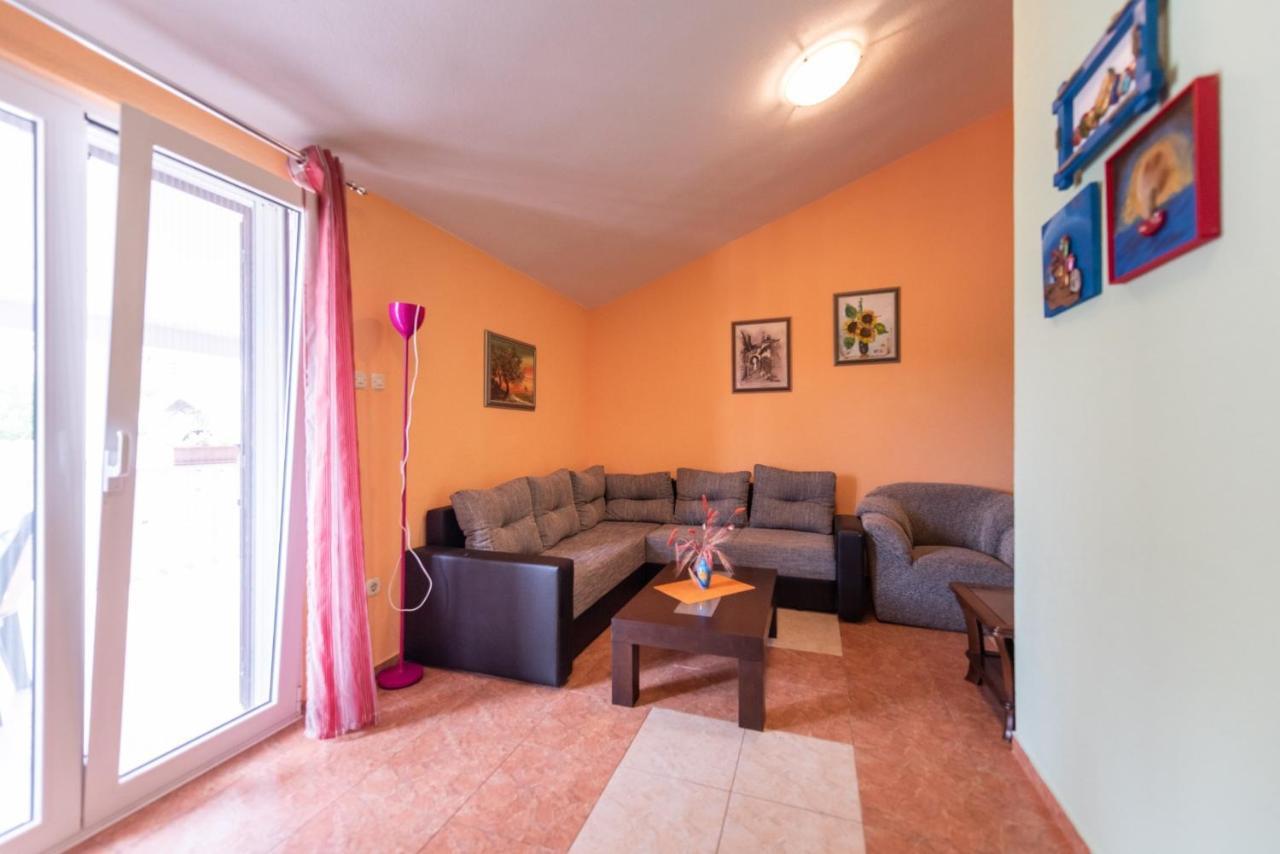 Apartments Karen Vinišće Zewnętrze zdjęcie