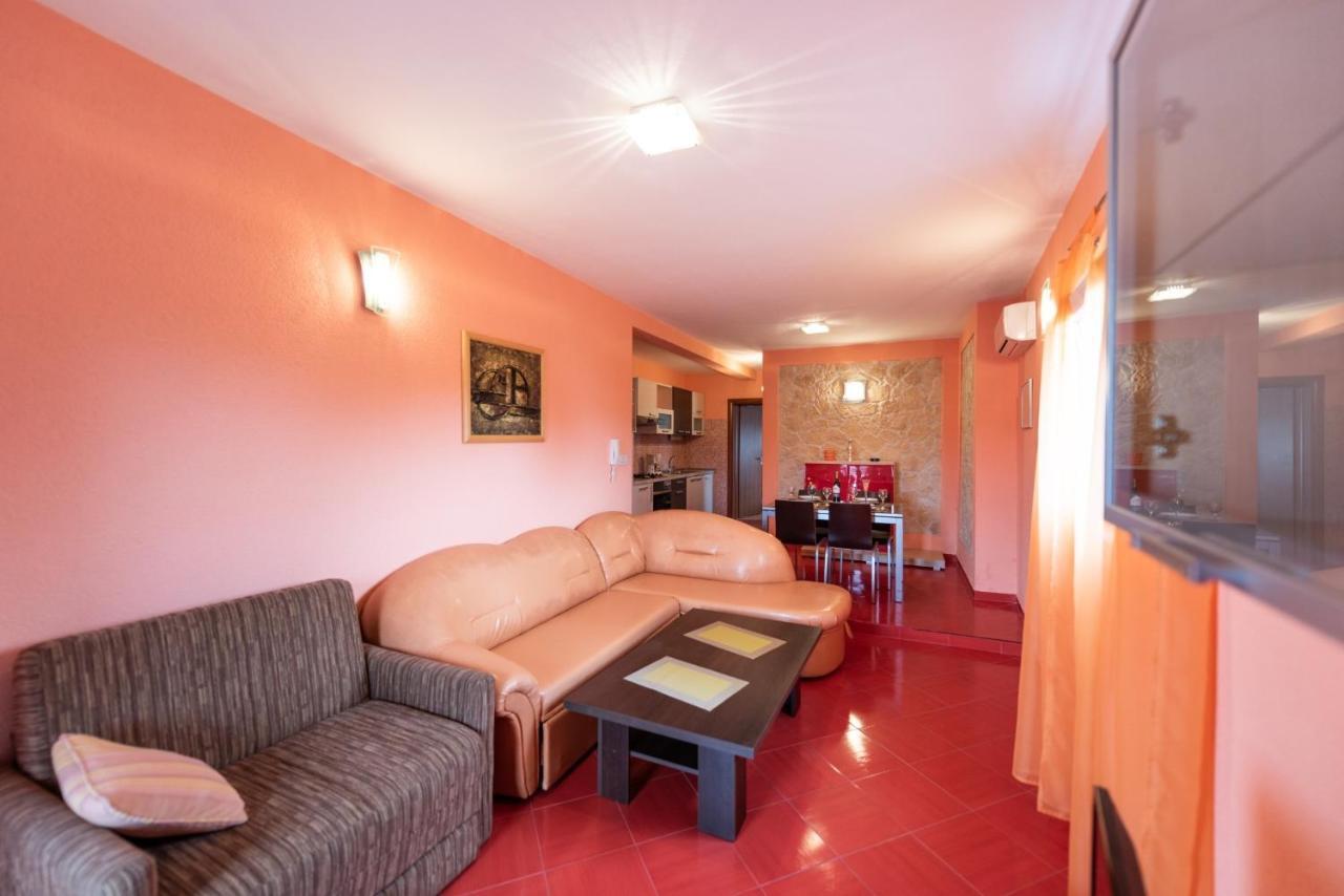 Apartments Karen Vinišće Zewnętrze zdjęcie